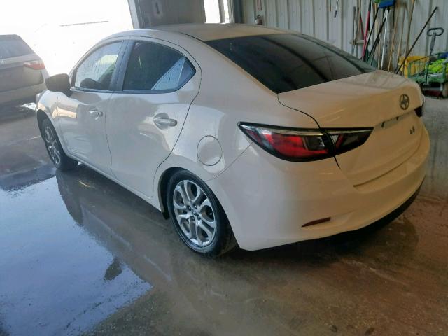 3MYDLBZV2GY119088 - 2016 TOYOTA SCION IA WHITE photo 3