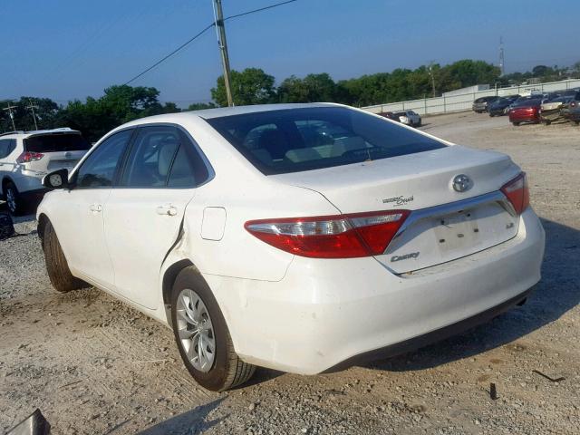 4T4BF1FK7FR510869 - 2015 TOYOTA CAMRY LE WHITE photo 3