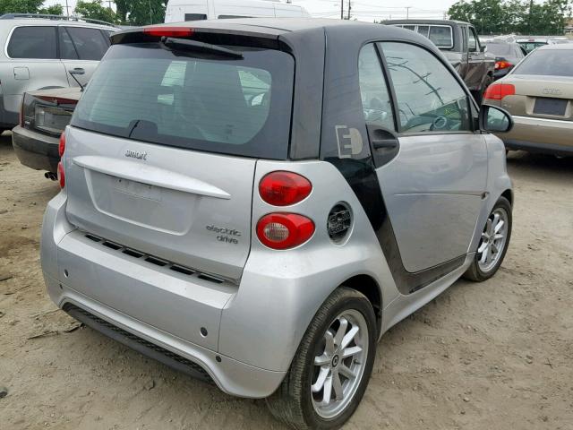 WMEEJ9AA8FK829752 - 2015 SMART FORTWO TWO TONE photo 4