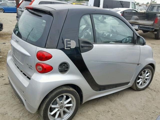 WMEEJ9AA8FK829752 - 2015 SMART FORTWO TWO TONE photo 9