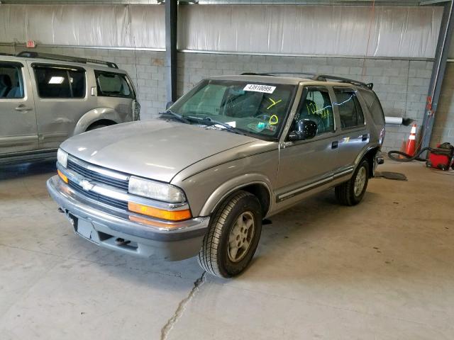 1GNDT13W2W2252528 - 1998 CHEVROLET BLAZER TAN photo 2