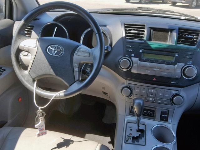 JTEDS43A082033213 - 2008 TOYOTA HIGHLANDER SILVER photo 9