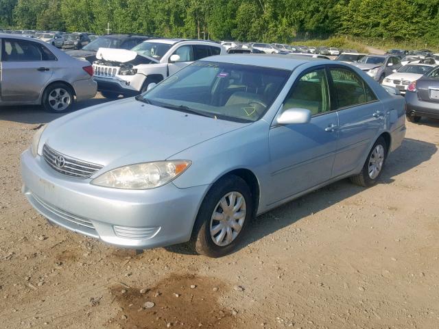 4T1BE32K25U544697 - 2005 TOYOTA CAMRY LE BLUE photo 2