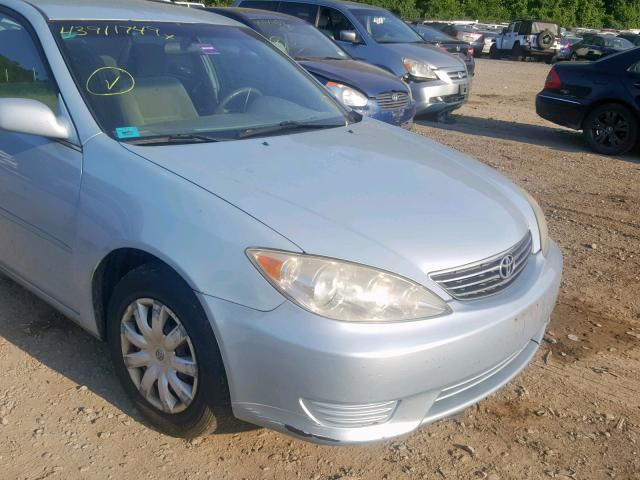 4T1BE32K25U544697 - 2005 TOYOTA CAMRY LE BLUE photo 9