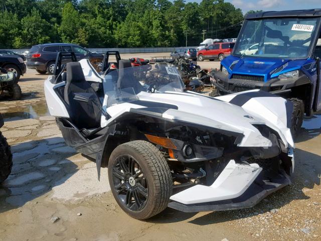 57XAASFA0K8130319 - 2019 POLARIS SLINGSHOT WHITE photo 1