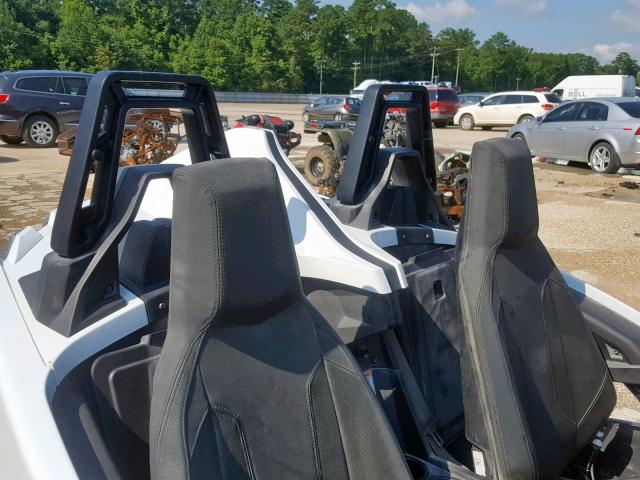 57XAASFA0K8130319 - 2019 POLARIS SLINGSHOT WHITE photo 6