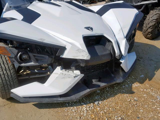 57XAASFA0K8130319 - 2019 POLARIS SLINGSHOT WHITE photo 9