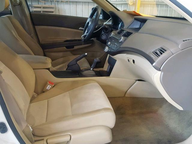 JHMCP26498C021419 - 2008 HONDA ACCORD LXP WHITE photo 5