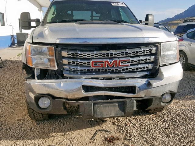 1GT423C81CF202765 - 2012 GMC SIERRA K35 SILVER photo 9