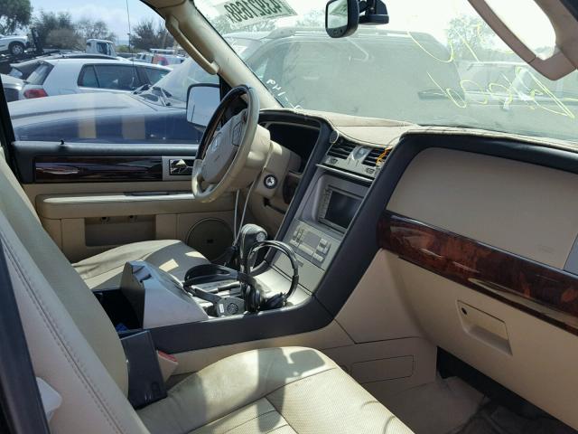 5LMFU28545LJ04385 - 2005 LINCOLN NAVIGATOR 黑色 照片 5