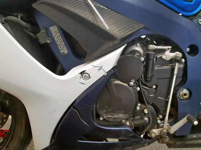 JS1GR7MA5B2101570 - 2011 SUZUKI GSX750 BLUE photo 6