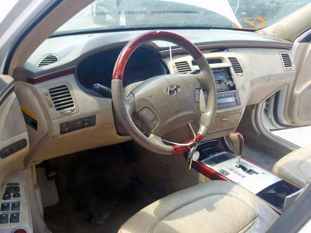 KMHFC46FX6A101338 - 2006 HYUNDAI AZERA SE WHITE photo 9