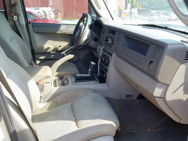 1J8HG48K27C519421 - 2007 JEEP COMMANDER BEIGE photo 5