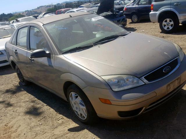 1FAFP34N35W267463 - 2005 FORD FOCUS ZX4 GOLD photo 1