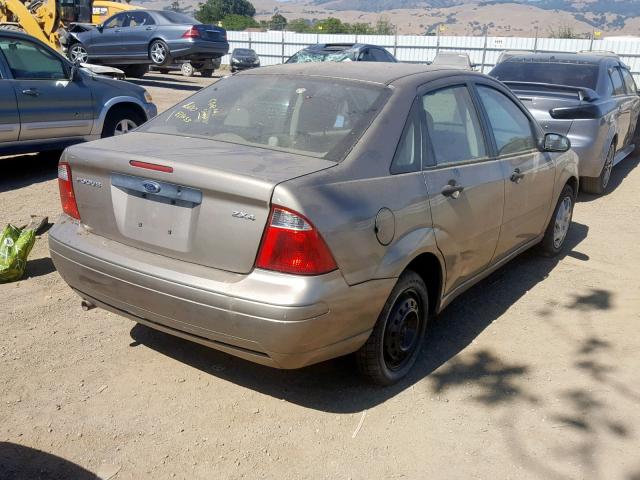 1FAFP34N35W267463 - 2005 FORD FOCUS ZX4 GOLD photo 4