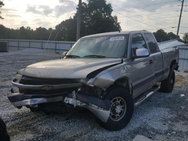 1GCHC29U82E228457 - 2002 CHEVROLET SILVERADO GOLD photo 2