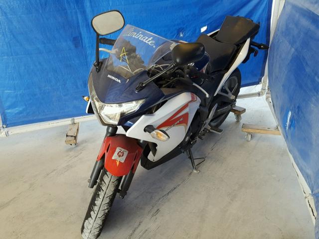 MLHMC4105C5200326 - 2012 HONDA CBR250 R WHITE photo 2