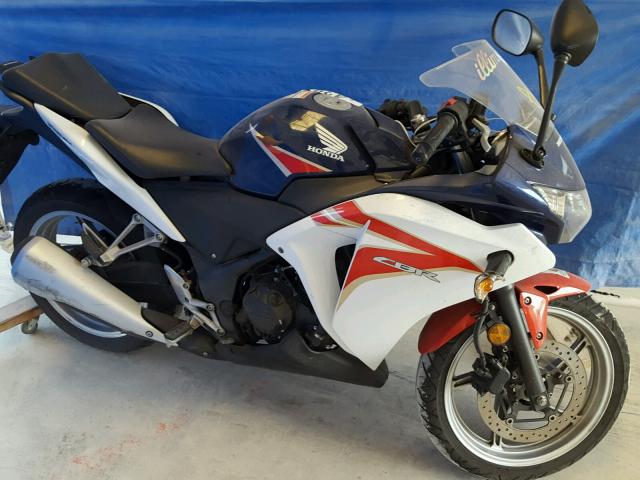 MLHMC4105C5200326 - 2012 HONDA CBR250 R WHITE photo 9