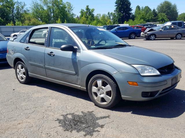 1FAHP34N75W207825 - 2005 FORD FOCUS ZX4 SILVER photo 1