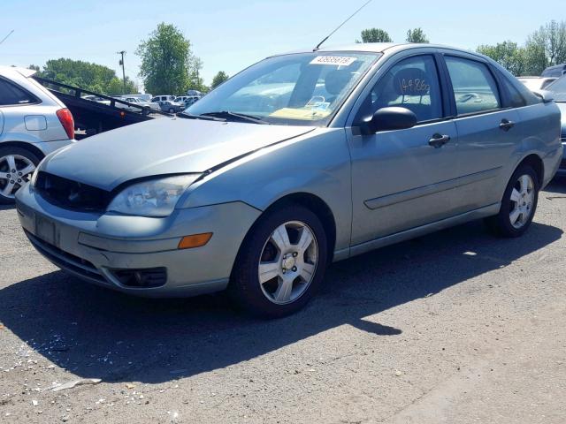 1FAHP34N75W207825 - 2005 FORD FOCUS ZX4 SILVER photo 2