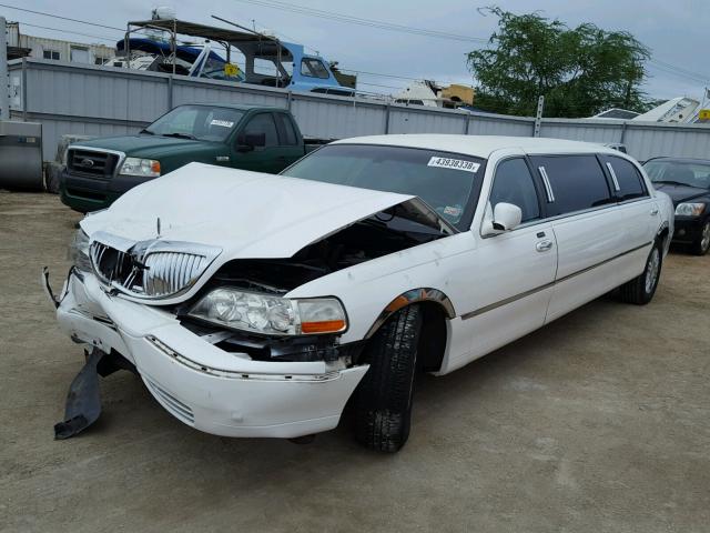 1L1FM88W77Y624148 - 2007 LINCOLN TOWN CAR E WHITE photo 2