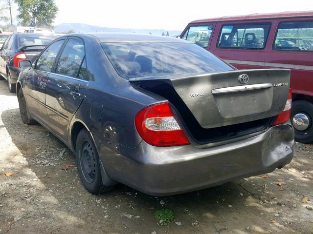 JTDBE32K820021501 - 2002 TOYOTA CAMRY LE GRAY photo 3