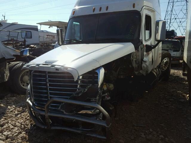 3AKJGLBG4GSHP9844 - 2016 FREIGHTLINER CASCADIA 1 WHITE photo 9