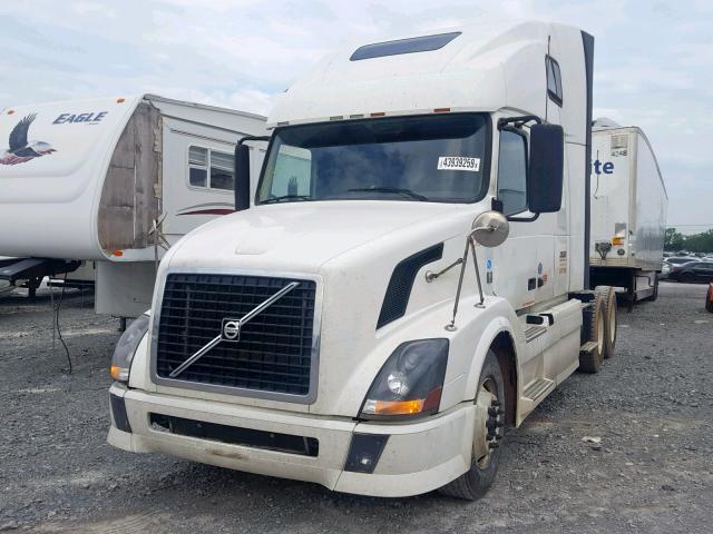 4V4NC9EJ3BN297648 - 2011 VOLVO VN VNL WHITE photo 2