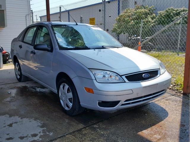 1FAFP34N25W250430 - 2005 FORD FOCUS ZX4 SILVER photo 1