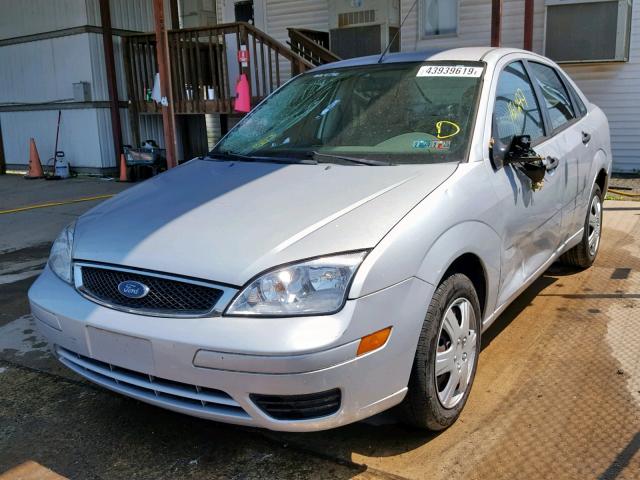 1FAFP34N25W250430 - 2005 FORD FOCUS ZX4 SILVER photo 2