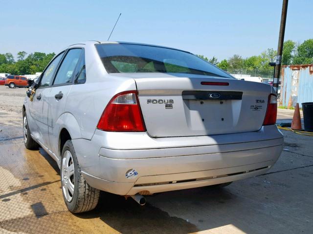 1FAFP34N25W250430 - 2005 FORD FOCUS ZX4 SILVER photo 3