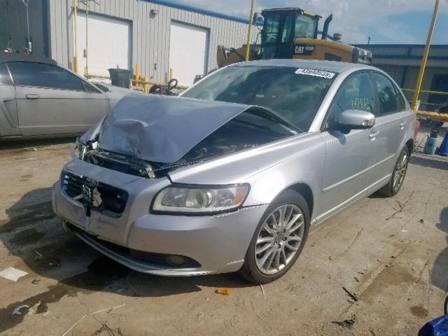 YV1382MSXA2500633 - 2010 VOLVO S40 2.4I SILVER photo 2