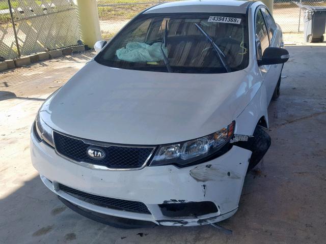 KNAFU4A25A5816273 - 2010 KIA FORTE EX WHITE photo 9