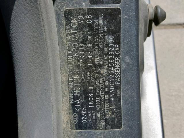 KNADC125456392330 - 2005 KIA RIO GRAY photo 10