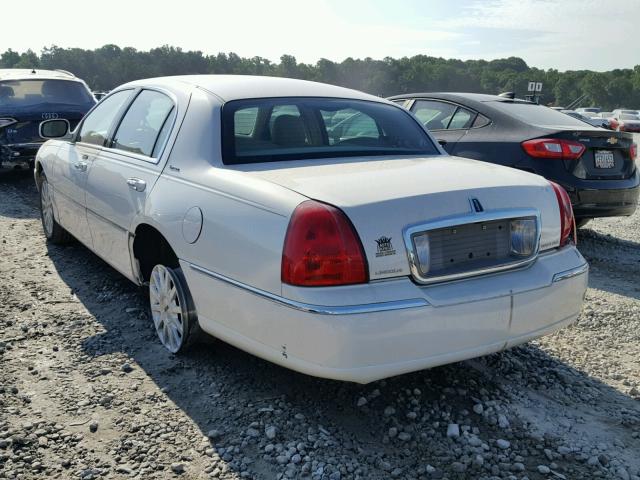 1LNHM81W17Y600560 - 2007 LINCOLN TOWN CAR S WHITE photo 3