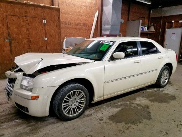 2C3KA53G28H295321 - 2008 CHRYSLER 300 TOURIN WHITE photo 2