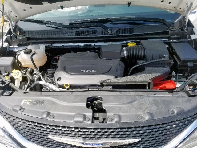 2C4RC1EG8JR292949 - 2018 CHRYSLER PACIFICA T WHITE photo 7