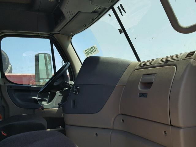 3AKJGLDR5JDJU7202 - 2018 FREIGHTLINER CASCADIA 1 WHITE photo 5