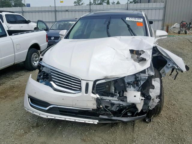 2LMTJ8LP8GBL52799 - 2016 LINCOLN MKX RESERV WHITE photo 7