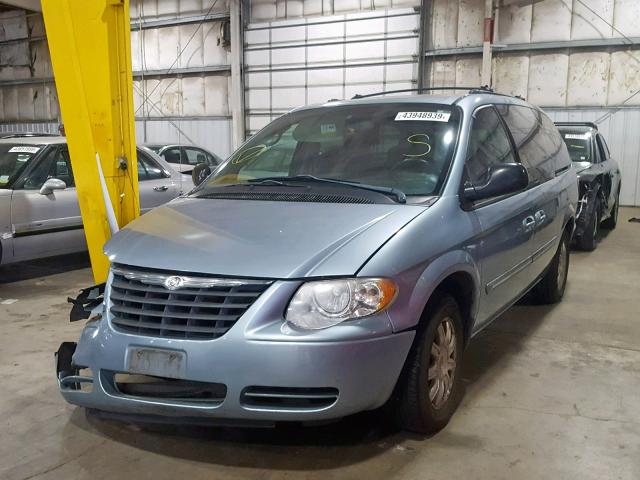 2C4GP54LX5R192763 - 2005 CHRYSLER TOWN & COU BLUE photo 2