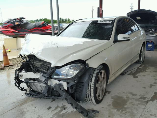 WDDGF4HB4EA954526 - 2014 MERCEDES-BENZ C 250 WHITE photo 2