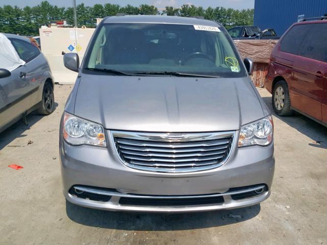 2C4RC1BG0ER247627 - 2014 CHRYSLER TOWN & COU SILVER photo 9