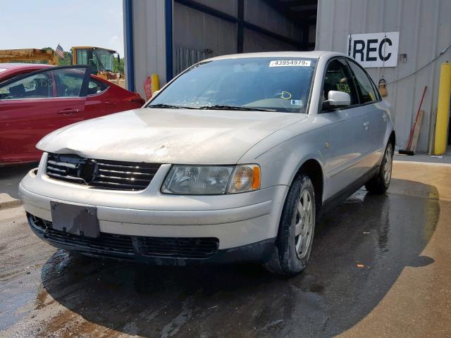 WVWMA23B0YP155514 - 2000 VOLKSWAGEN PASSAT GLS SILVER photo 2