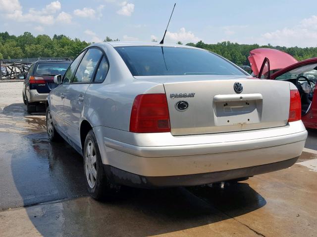 WVWMA23B0YP155514 - 2000 VOLKSWAGEN PASSAT GLS SILVER photo 3