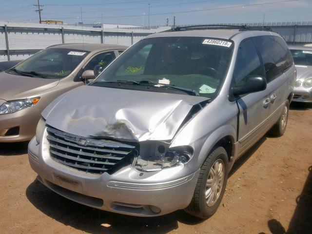 2C8GP54L65R123583 - 2005 CHRYSLER TOWN & COU SILVER photo 2