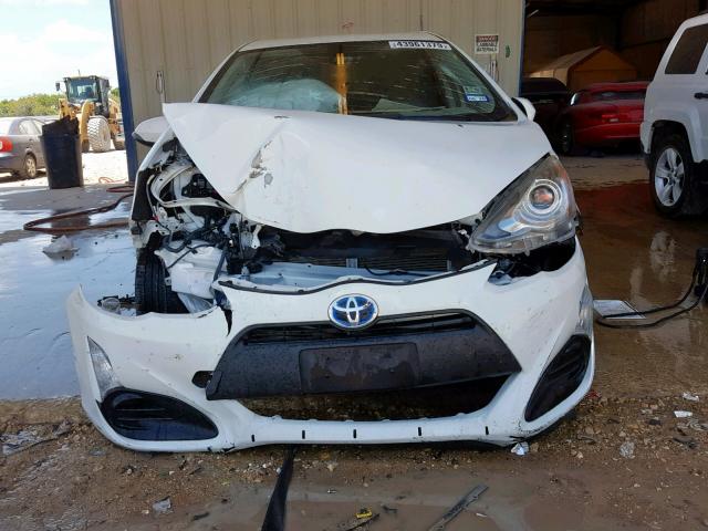 JTDKDTB30H1591782 - 2017 TOYOTA PRIUS C WHITE photo 9