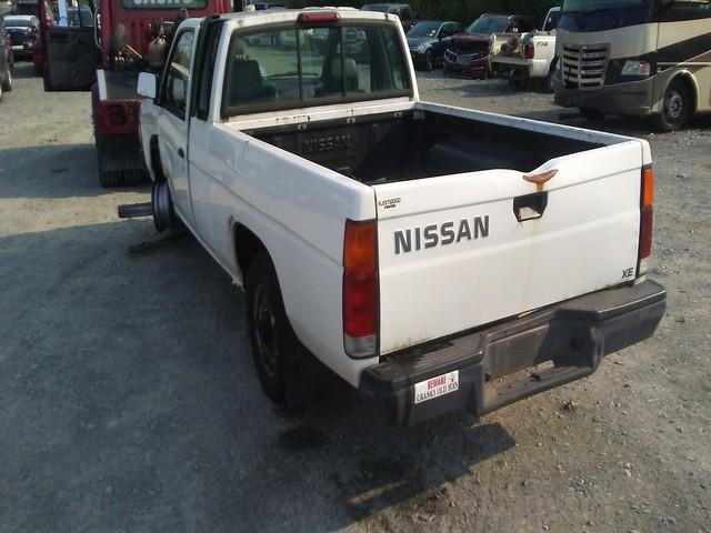 1N6SD16S7SC419182 - 1995 NISSAN TRUCK KING WHITE photo 3