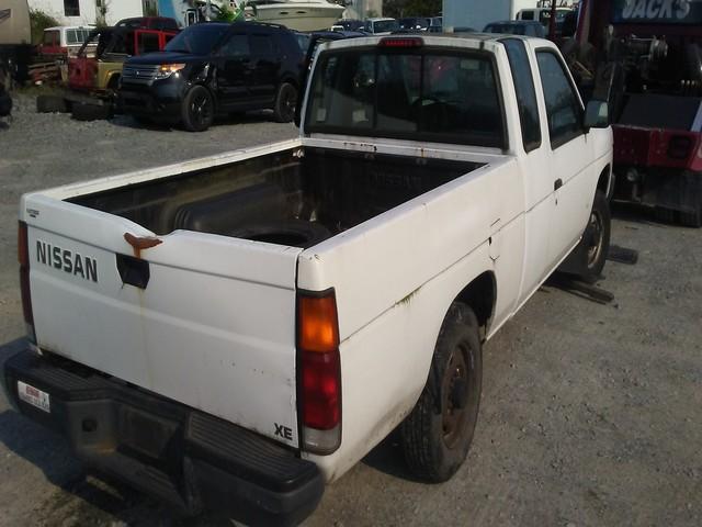 1N6SD16S7SC419182 - 1995 NISSAN TRUCK KING WHITE photo 4