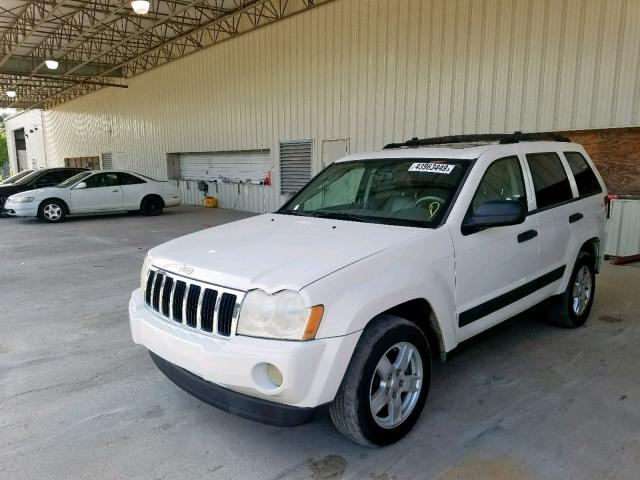 1J4HS48N55C570435 - 2005 JEEP GRAND CHER WHITE photo 2