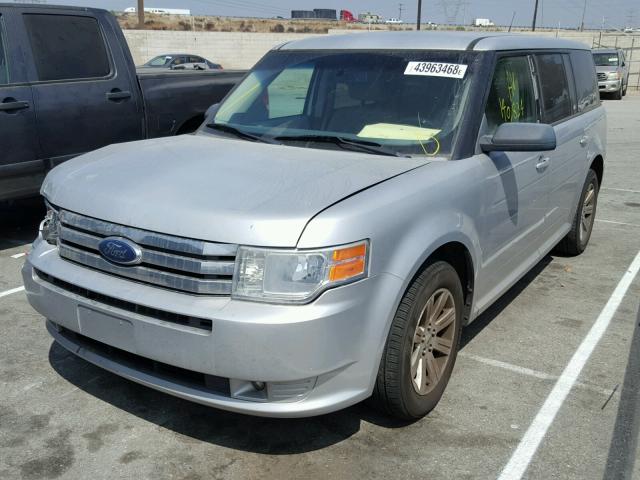 2FMDK51C59BA80453 - 2009 FORD FLEX SE SILVER photo 2